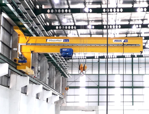 Wall travelling crane kompak untuk assembly line dengan operasi di bawah overhead crane utama