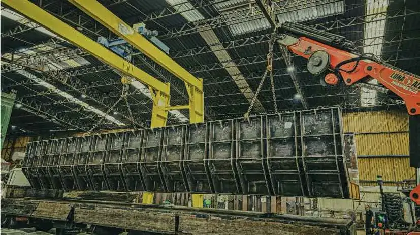 Perbedaan desain dan struktur indoor gantry crane vs outdoor gantry crane untuk solusi industri.