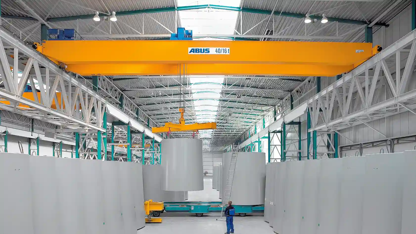 ABUS double girder overhead crane 40/16 ton untuk material handling komponen besar di fasilitas industri.